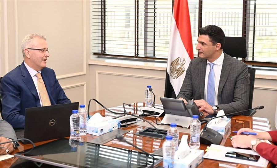 Industry Minister reviews GB Auto expansion plans, ongoing investments